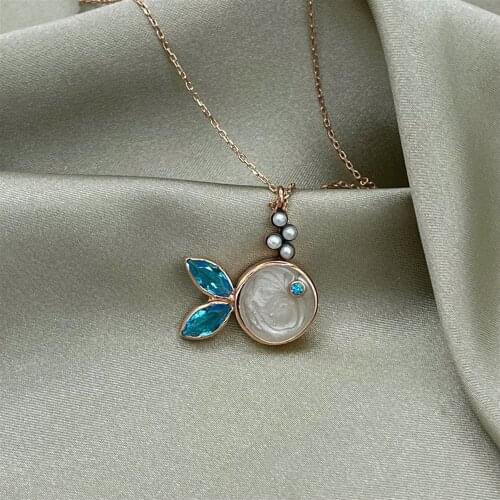 Rose Kaplama Beyaz Mineli Balık Kolye