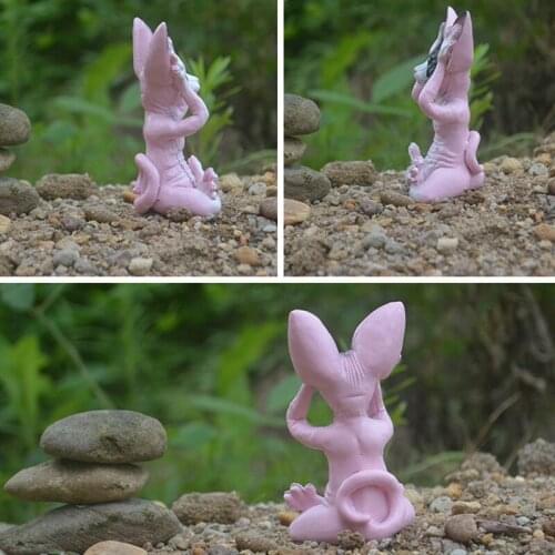 New Creative Meditating Cat Ornament Hand Painted Resin Animals Statue Desktop Decoration for Home Living Room Bedroom