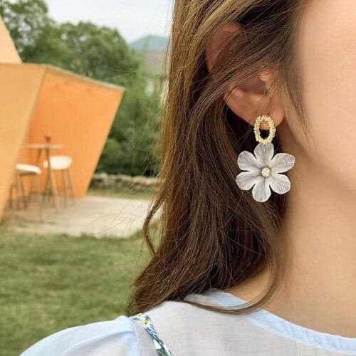 2021 New Boho White Acrylic Flower Temperament Stud Earrings For Women Dangle Sweet Fashion Girls Jewelry Accessories Wholesale