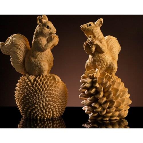 Boxwood 10cm Squirrel Sculpture Wood Lucky Pine Cones Squirrel Animal Statue Home Decor