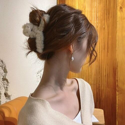 2020 New Korean Winter Minimalist Plush Pure Color Hair Claw Grip Comb Chuck Shark Clip Accessories Girls Headdress Jewelry