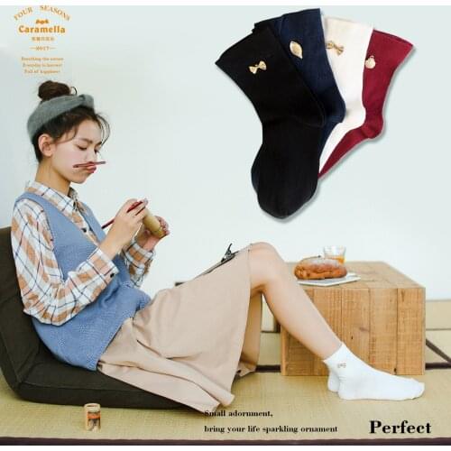 Leisure Lovely Ladies Solid Butterfly Women Combed Cotton Socks Girls Metal Decoration Socks Black White Meias Calcetines
