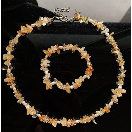 Aura Myria Chokers On The Neck