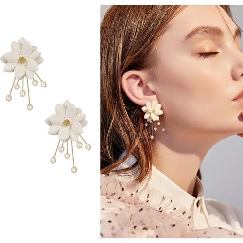 Elegant White Flower Clip On Earrings Non Pierced for Women Imitation Pearls Camellia No Ears Hole Ears Clip Earrings