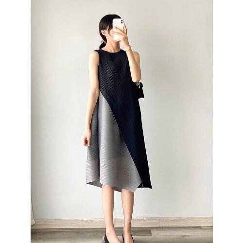 Changpleat 2021 Summer New Miyak Pleated Grey black stitching dress Fashion O-neck sleeveless Loose Female party dresses Tide