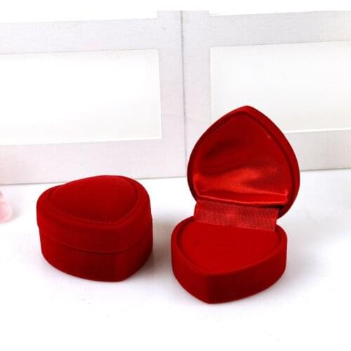 NEW Fashion 1Pcs Red Heart Shaped Romantic Velvet Birthday Engagement Ring Box Valentines Day Ring Gift Box Jewelry Display Box
