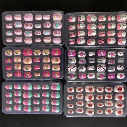 24PCS/Set Candy False Nail Tips Children Cartoon Full Cover Kid Glue Self Fake Nail Art for Girls Manicure Tips Nail Decor E009