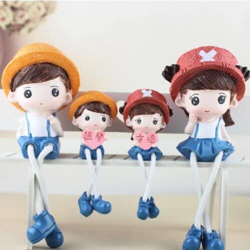 4pcs/set Happy Family Sweet Baby Cartoon Hanging Feet Doll Resin Crafts Home Decoration TV Cabinet Small Ornaments Holiday Gift