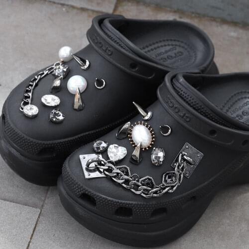 Luxury Shoes Charms for Croc Fashion Rhinestone Pearl Charms for Crocs DIY Vintage Rivet Punk Clogs Shoe Charms Bundle Quality