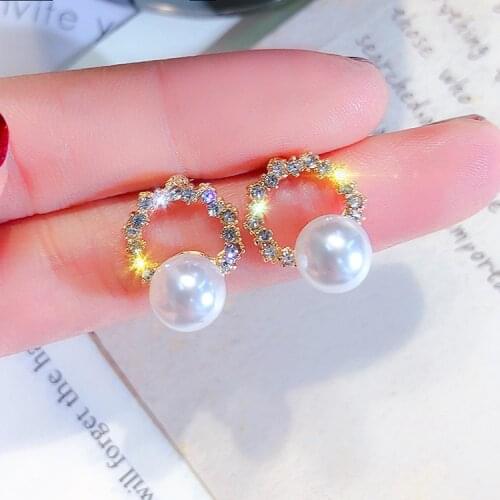 2020 Korean Fashion Necklace Earrings Round Small Pearl Earrings Simple Gentle Crystal Earrings Womens Wholesale Hypoallergenic