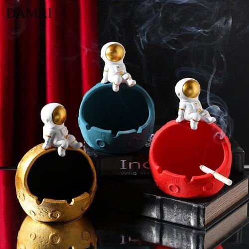 Astronaut Decorative Resin Ashtray Nordic Ceramic Cigar Ashtrays Creativity Porcelain Funny Desktop Ash Tray Gifts for Boyfriend