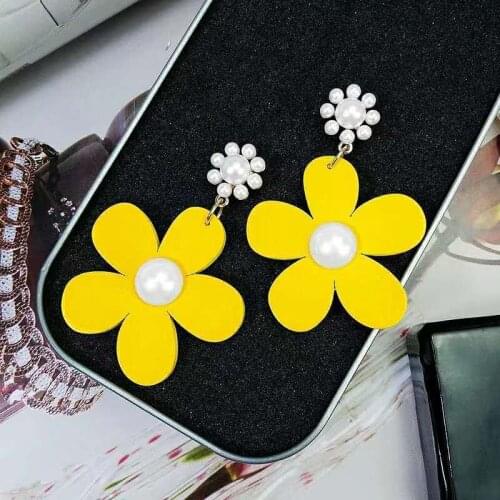 New Fashion Yellow Cute Flower Korean Style Wood Earring Simple Imitation Pearl Drop Earrings for Women Girl Jewelry Gift