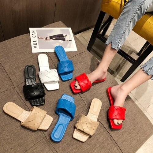 Womens sandals and slippers 2020 summer new flat-bottom fashion half-drag word knitted muller womens sandals