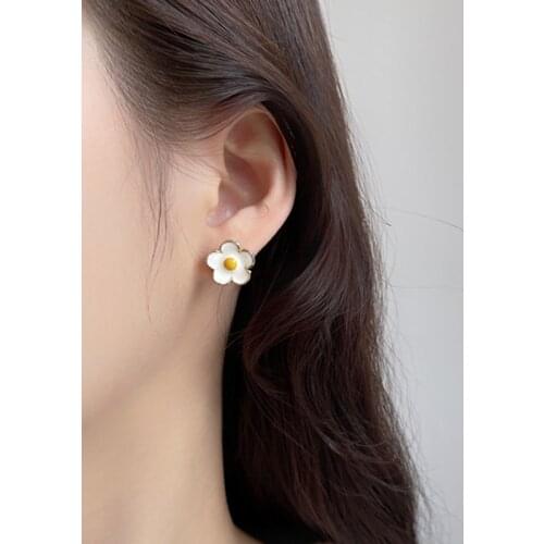 Cute Flowers Small Earrings For Women Silver Needle South Korea Hyuna Style Simple Girl Small Fresh Earring