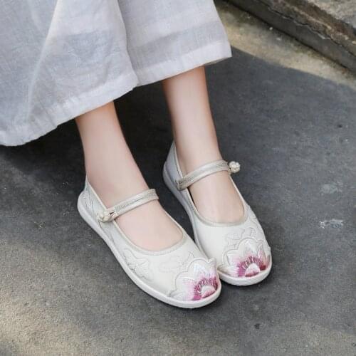 2021 Low-cut Flat-bottom Buckle Round Toe Retro Ethnic Embroidered Shoes Flats Shoes Women