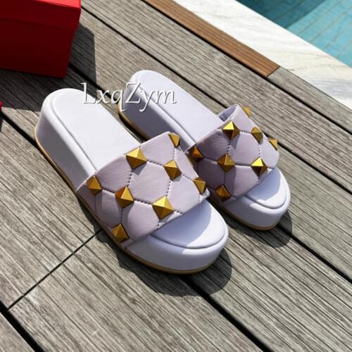 Brand Designer Gold Rivet Studded Women Flat Sandals Peep Toe Casual Beach Mules Candy Color Outdoor Casual Flip Flop Ladies