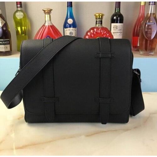 2021 New Men Outdoor Postman bag Shoulder bag Fashion Design Messenger Bag High Quality Solid Leather Large 33 / 26 / 7
