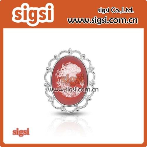 Retro simple rhinestone queen brooch