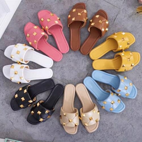 High Quality Brand Shoes Women V Summer Flats Outdoor Slippers Open-Toes Rivet Decorate Beach Slippers Outfit Shoes Women Sandal