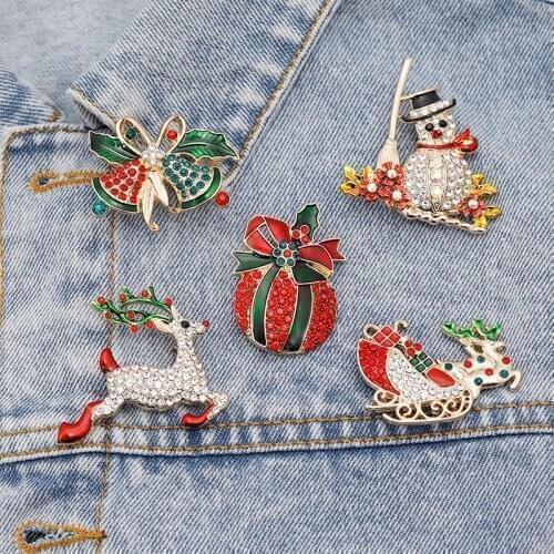 Christmas enamel pins and Brooches deer santa Bell gifts snowman carriage crystal rhinestone brooch for girls child daughter
