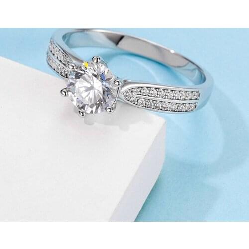 Luxurious 925 silver ring Moissanite ring 6 claws Special style Engagement Anniversary Ring 1ct round excellent cut