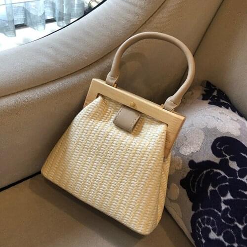 2020 New Ins Wind Premium Texture Straw Woven Bag Shoulder Messenger Bag Wooden Clip Bag Retro Woven Handbag Luxury Bag