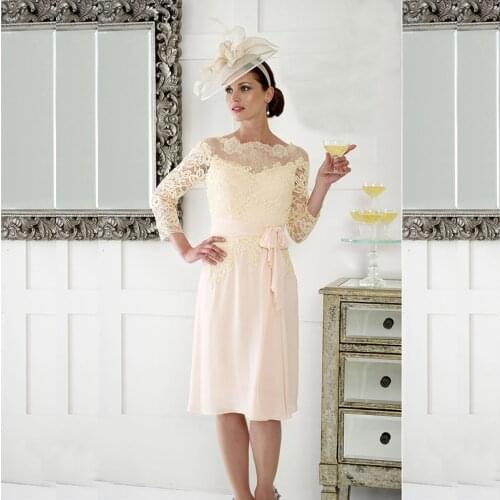 2021 New Classic Mix Color Lace Mother of the Bride Dresses Knee Length Wedding Party Gowns with 3/4 Sleeves Bow Sash Boat Neck