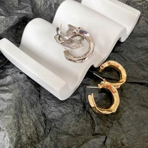 AOMU European Simple Gold Silver Color Alloy Metal C-Shaped Earrings Irregular Folds Shiny Geometric Hoop Earrings for Women