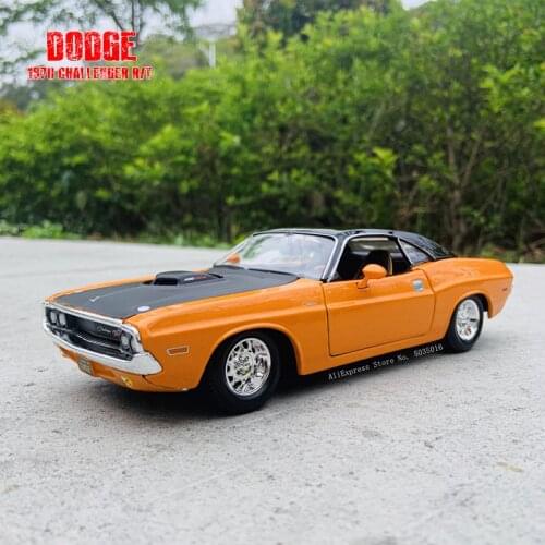 Maisto 1:24 1970 Dodge Challenger R/T Die casting simulation alloy car model crafts decoration collection toy tools gift