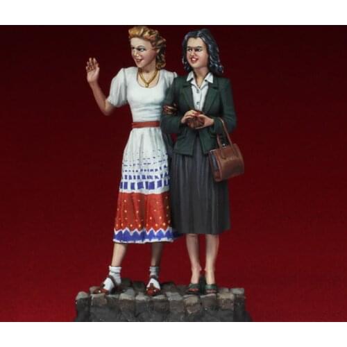 1/35 modern woman crew include 2 Resin figure Model kits Miniature gk Unassembly Unpainted