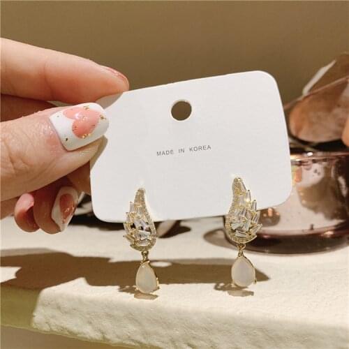 Korea New Fashion Jewelry 14K Real Gold Plating AAA Zircon Wing Cat Eye Pendant Earrings Elegant Womens Wedding Accessories