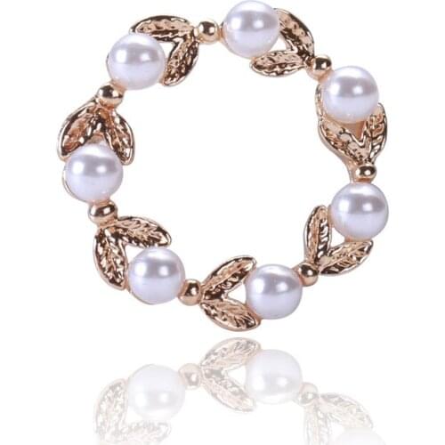 Pearl anti slip buckle Brooch female scarf buckle cardigan pin fixed clothing accessories summer 2021 new trend