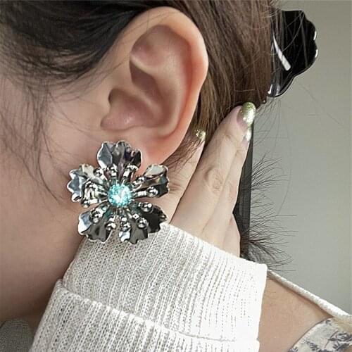 2021 New Trend Color Flowers Three-dimensional Petals Stud Earrings Woman Fashion Simple Girl Birthday Party Jewelry Gift