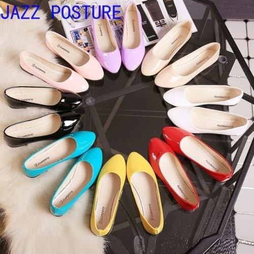 New hot sale shallow mouth womens flat shoes 2020 autumn new pointed scoop shoes work shoes female candy color leather shoes q7
