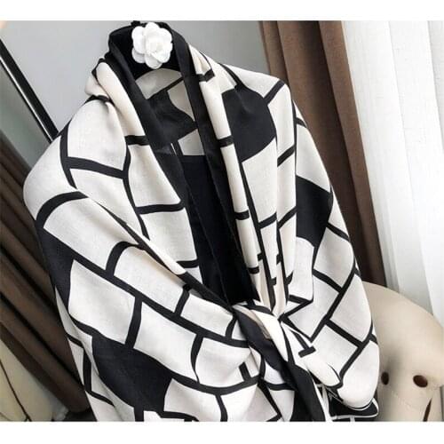 Luxury brand Autumn and winter women Fashion new style lattice print cotton scarf lady Popular headcloth beach Sunscreen shawl