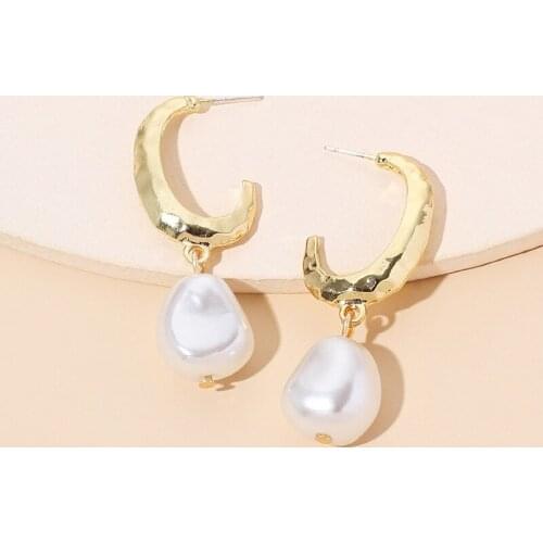 AOMU Gold Metal Geometric C-shaped Natural Pearl Temperament Earrings Personality Tassel Drop Earrings for Women Fashion Gifts