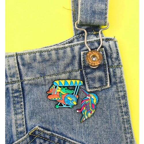 The Cute Crocodile Drives A Helicopter To Travel The World. Jays Stop To Rest. Fashion And Personality. Animal Neutral All-Match