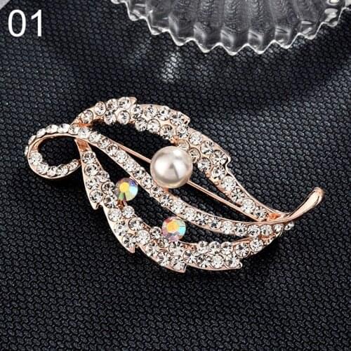 Women Fashion Jewelry High Quality Vintage Gold Brooch Pins Rhinestone Crystals Imitation Pearl Flower Brooch Wedding Accessory