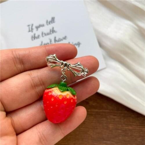 Fashion Red Strawberry Pendant Brooches For Women Girls Cute Fruit Lapel Badge Pins Bag Clothes Jewelry Party Gifts