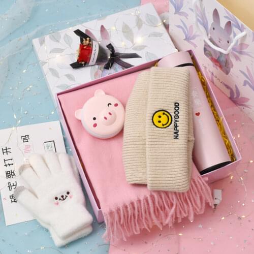 MONU Gifts For Guests