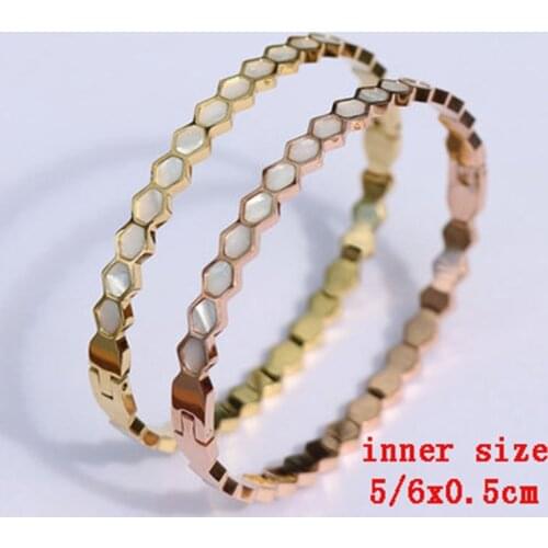 Gold Plated Titanium Steel Stainless Steel Bracelet Set With White Nacrem Bracelet