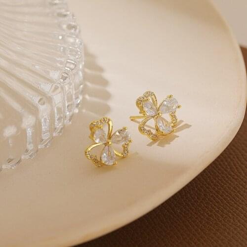 Womens Earrings 3 Leaf Twisted Flower Ear Stud Gold Color Vintage Metal Retro Earrings 2021 Trendy Fashion Female Jewelry