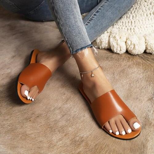 Women Slippers Casual Fashion Pu Flat Sandals for Ladies Solid Color 2021 New Summer Slip-On Round Toe Outside Beach Slippers