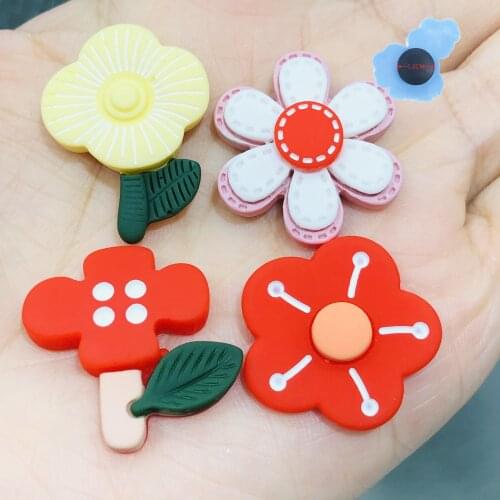 1Pcs Cartoon Little Flowers Resin Shoe Charms Accessories Shoes Buckle DIY Backpack Wristbands Shoes Girls Decoration