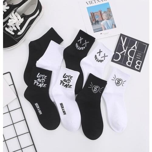 Fashion Letter Harajuku Socks Unisex Women Men Hiphop Street Sports Crew Black White Hipster Popular Skateboard Cotton Socks Sox