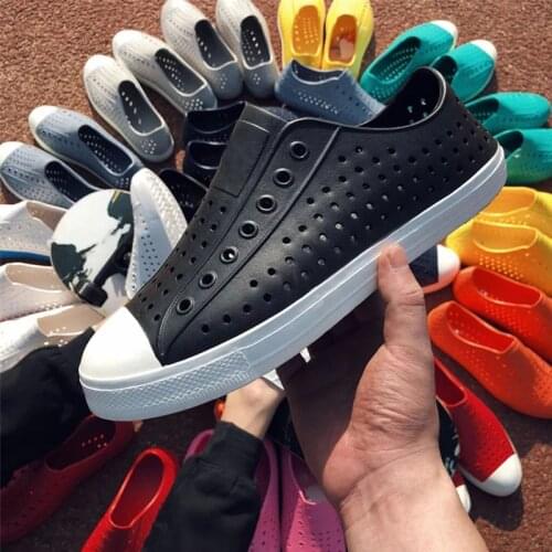 Men Native Jelly Shoes Unisex Summer Beach Sandals Sole Slipper Waterproof Anti-Slip Sandals Men Flat Anti-Slip Flip Flops Women