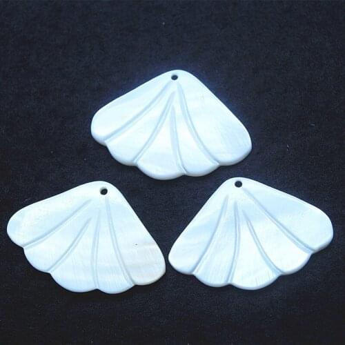 5pcs nature carving shell pendants fan shape size 35x25mm white colors factory directly selling wholesale price