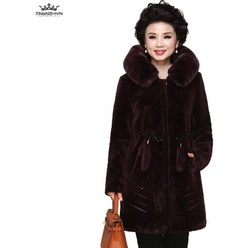 Mama Winter Grass Coats 2019 Middle-aged Thicken Hooded Faux Fur Coat Plus size High-end Warm Women Sheep Shearing Jackets Parka
