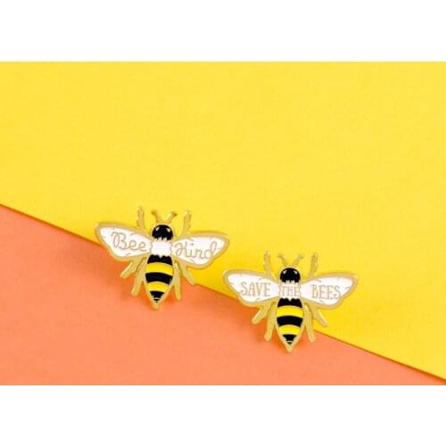 Cartoon Fun Animal Yellow Gold Bee Enamel Brooch Alloy Badge Denim Clothes Bag Pin Cute Sweet Punk Woman Jewelry Gift For Kid