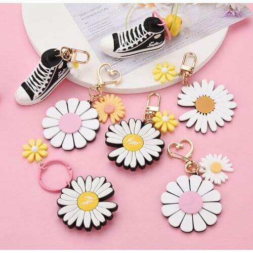Fashion Cartoon Big Daisy Keychain Cute Sports Shoes Resin Key Chains Fun Phone Bag Car Pendant Key Ring Gifts